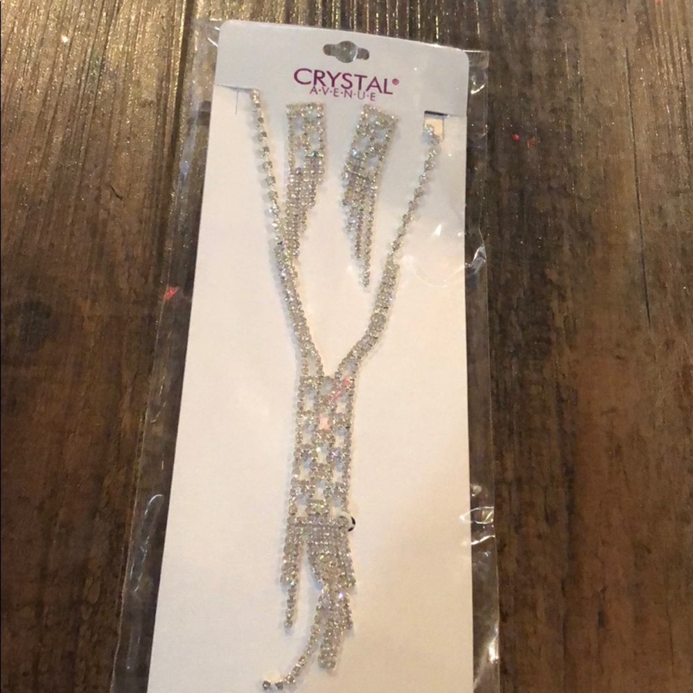 🌸🌸3 for $10🌸🌸 crystal necklace and earrings